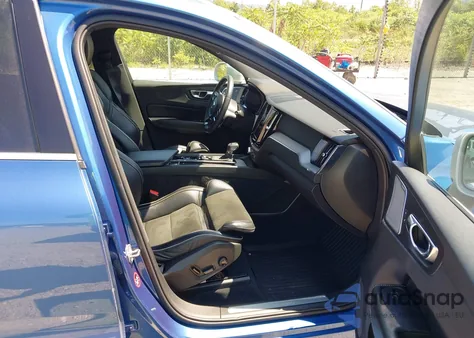 2018 Volvo Xc60 T6 R-Design from USA, damaged, VIN YV4A22RM4J1040672